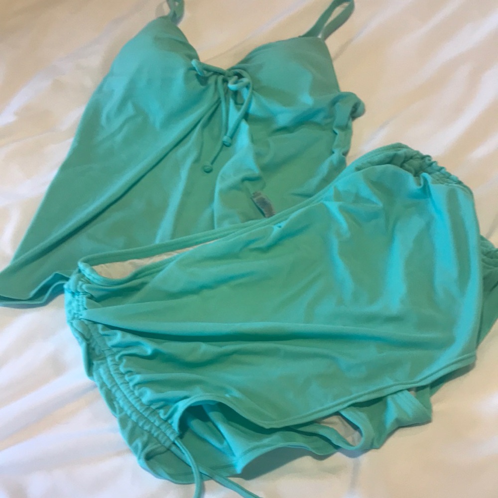 Victoria’s Secret 34A tankini.  EUC.